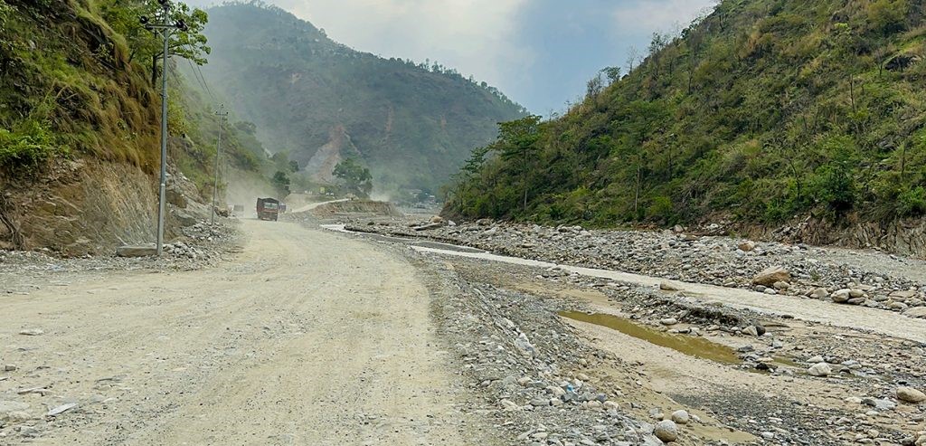 बीपी राजमार्गमा यात्रुवाहक सवारीमा एक महिना थप प्रतिबन्ध