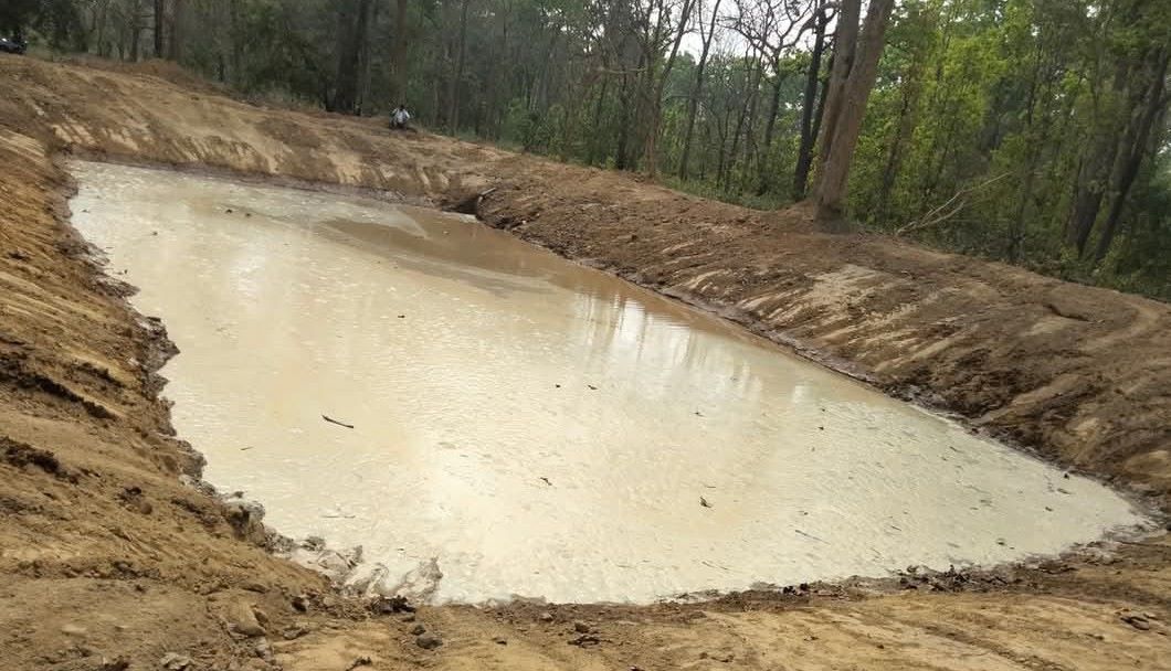 बाँकेको अशोक सामुदायिक वनमा वन्यजन्तुका लागि कृत्रिम पोखरी निर्माण