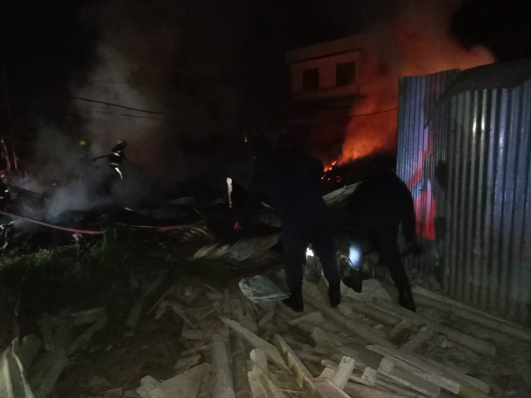 स्युचाटारस्थित एक कच्ची घरमा गएराति आगलागी, १५ लाखको क्षति