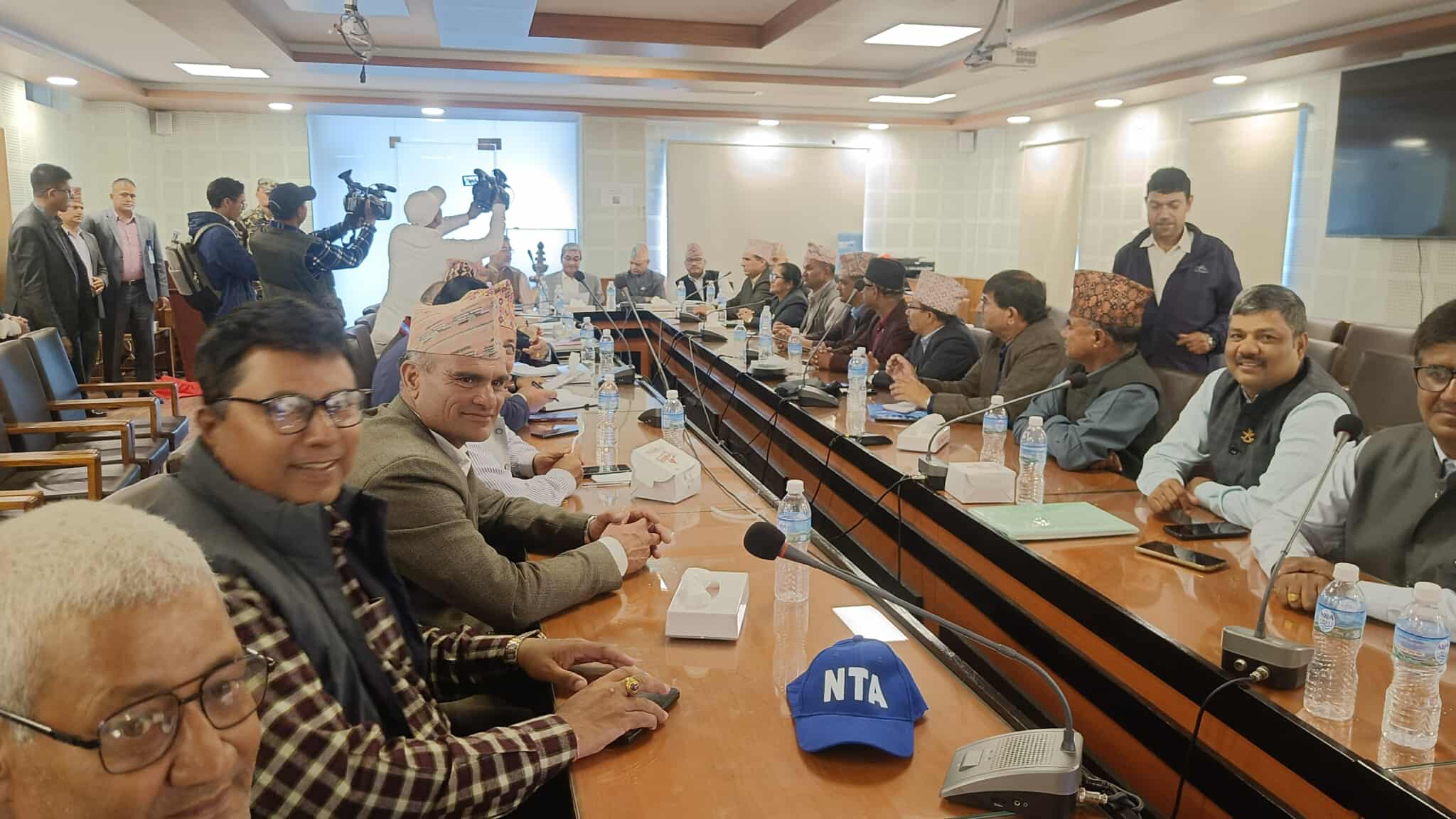 सहमतिलाई अन्तिम रूप दिन शिक्षामन्त्री र शिक्षकहरूबिचको वार्ता सुरू