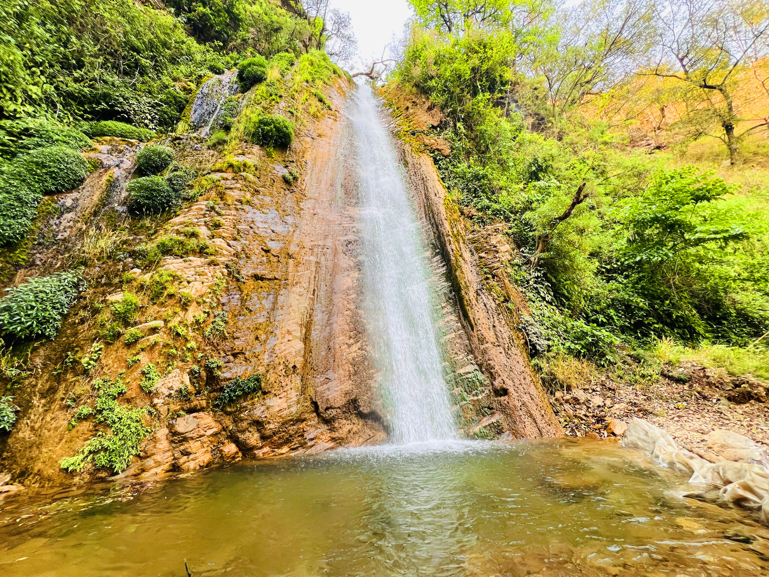 आकर्षणको केन्द्र बन्दै बागलुङको छहरे झरना
