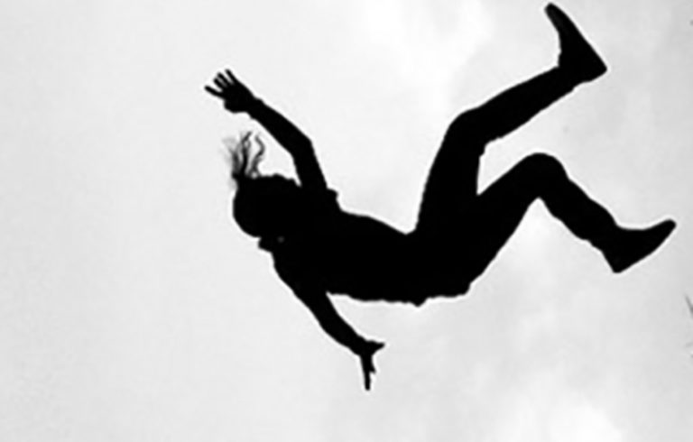 दैलेखमा रोपाइँको लागि कुलो लगाउँदै गर्दा भीरबाट खसेर एकजनाको मृत्यु