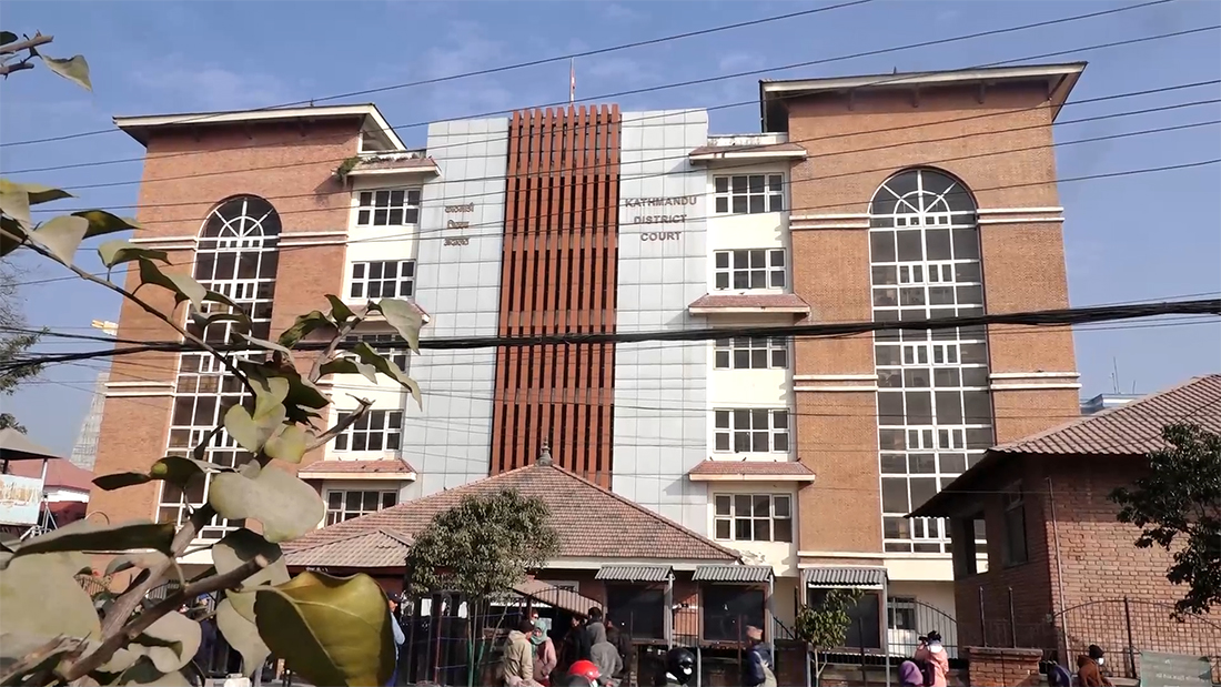 हतकडी लगाइएका थुनुवा  काठमाडौं जिल्ला अदालतबाट फरार