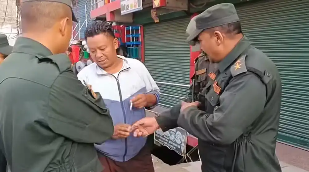 महानगरमा सार्वजनिक स्थानमा धुम्रपान गर्नेलाई जरिवाना गर्न शुरु