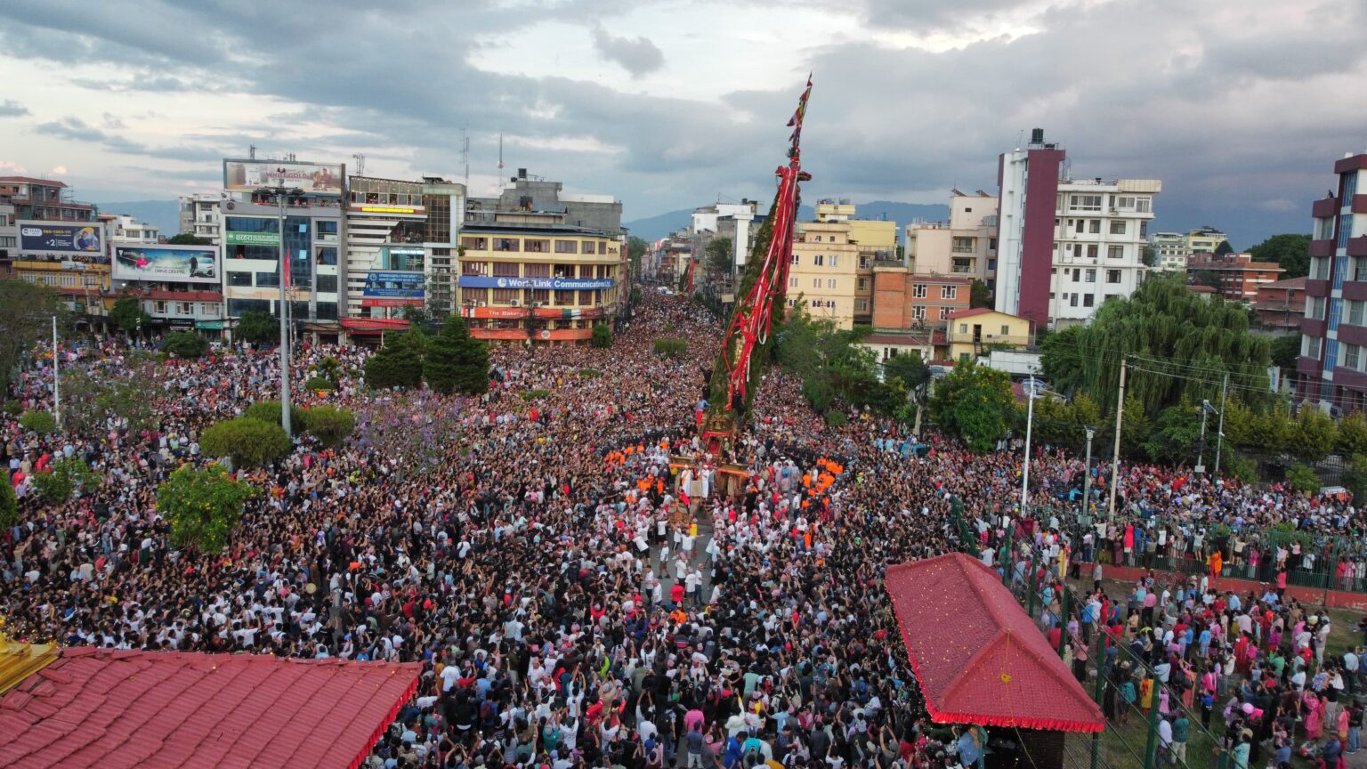 आज  रातो मच्छेन्द्रनाथको भोटो देखाइने