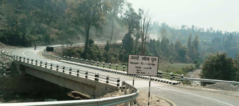 मदन भण्डारी राजमार्गको पूर्वी सुर्खेत खण्डको कालोपत्रे अन्तिम चरणमा