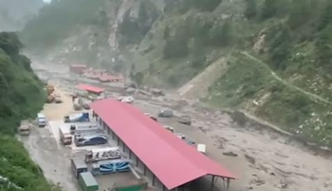 बाढीमा फसेका थप १८ जनाको उद्धार