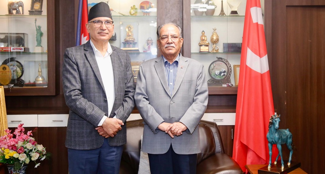 माओवादी अध्यक्ष  प्रचण्ड र अर्थमन्त्री पौडेलबीच खुमलटारमा भेटवार्ता