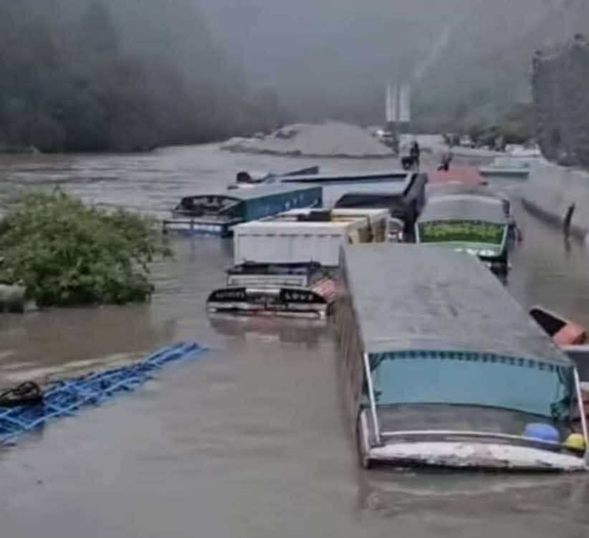 रसुवा बाढी अपडेट: प्रहरीसहित १८ जना बेपत्ता