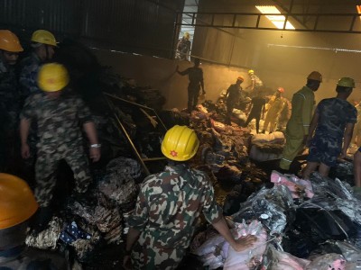 जेब्रा झोला फ्याक्ट्रीमा आगलागी, सेनाको सहयोगमा नियन्त्रण