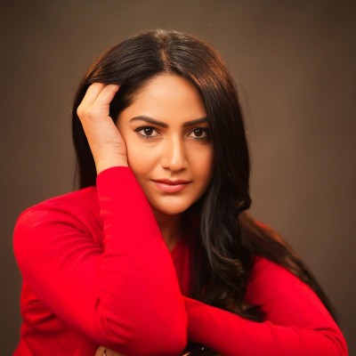 वर्षालाई रुन आउँदैन ? भन्नेलाई प्रश्न– ‘अरुको प्रकाश निभाएरमात्रै तपाईँलाई उज्यालो देखिन्छ जस्तो लाग्छ ?’