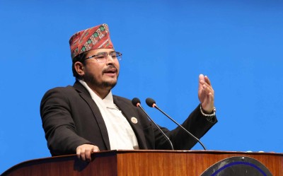 'अहिलेको व्यवस्था जनतालाई नभई सीमित नेताहरूलाई चाहिएको छ'