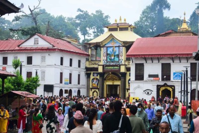 साउन सुरु भएसँगै पशुपतिनाथ मन्दिरसहित शिवालयमा भक्तजनको भीड