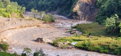 तमोर नदीको बाढीले पाँच करोडको बेलिब्रिज तहसनहस