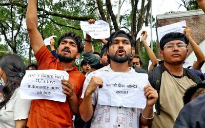 पुल्चोक क्याम्पसमा स्वायत्तता माग्दै शिक्षक–विद्यार्थी सडकमा