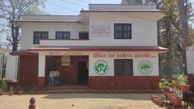 वन कार्यालयका प्रमुख माथि कार्यकक्षमै आक्रमण