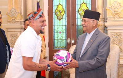 प्रधानमन्त्री ओली र ब्राजिलका चर्चित फुटबलर रोबर्टोबीच भेटघाट