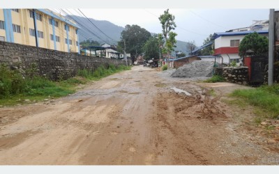 कुस्मा बजारको सडक १० वर्षदेखि जीर्ण, मर्मतको प्रतिक्षामा