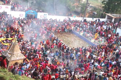 मातातीर्थमा बिहानैदेखि दर्शन गर्ने भक्तजनको घुइँचो