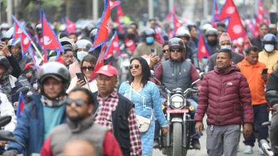 तीनकुनेमा प्रदर्शनकारीमाथि प्रहरीद्वारा बल प्रयोग