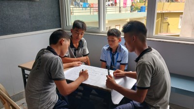 ‘रजतपट अंकल’माथि बार्गेनिङको आरोप, निर्माता आक्रोशित