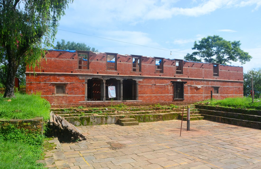 ऐतिहासिक लमजुङ दरबार पुनःनिर्माण हुँदै