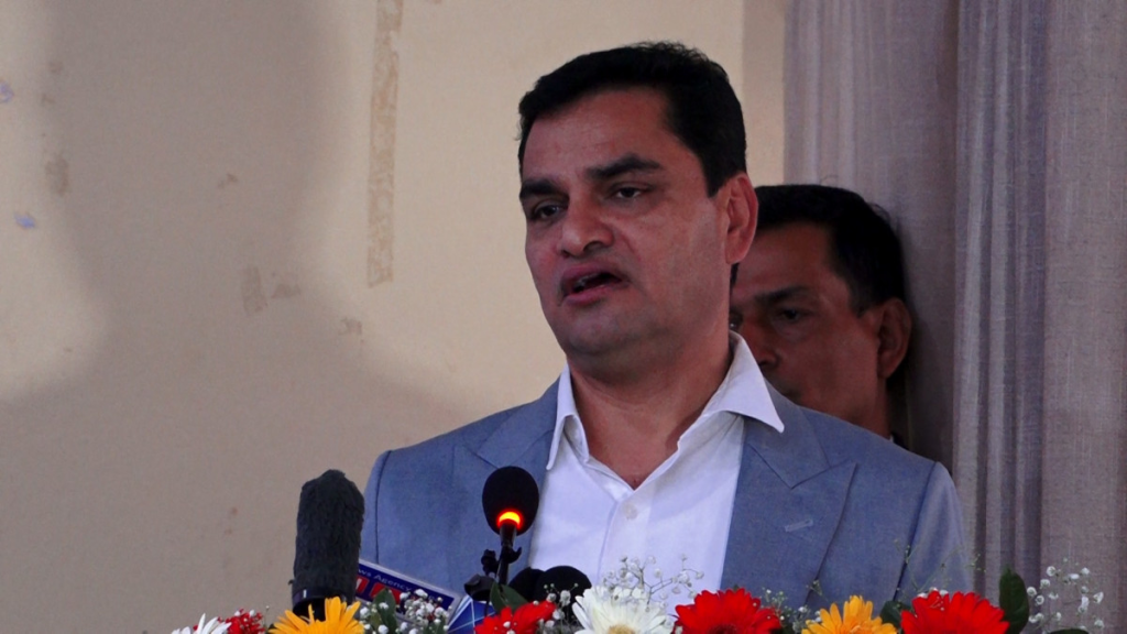 डेंगी परीक्षणको नाममा लुट्ने काम बन्द गर : स्वास्थ्य मन्त्री