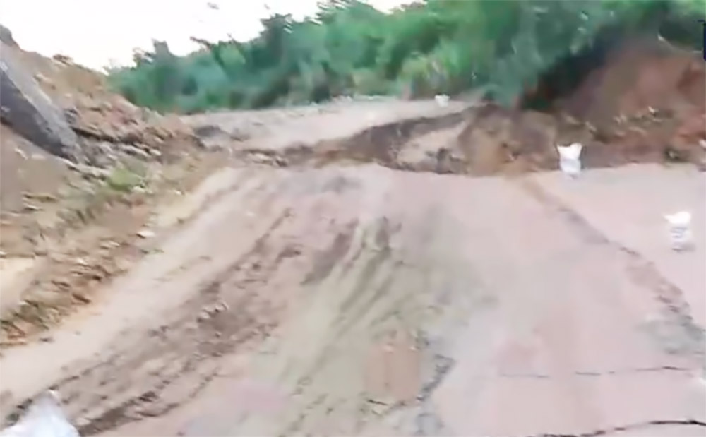 दाउन्नेमा पहिरो,  नारायणघाट बुटवल सडक अवरुद्ध