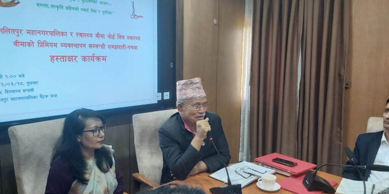 ललितपुर महानगरद्वारा एकल महिला र सरसफाइकर्मीको स्वास्थ्य बिमा