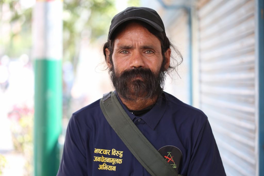 खाली खुट्टा पैदल यात्रा गर्दै काठमाडौं आएका बोहरालाई प्रधानमन्त्रीले भेट दिएनन् 