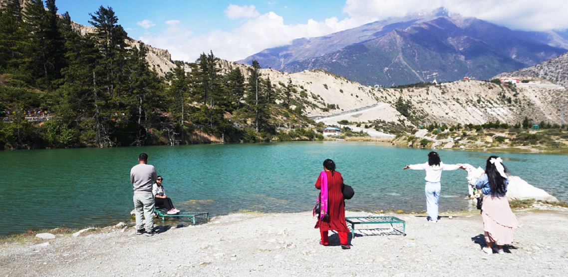 पर्यटक लोभ्याउने ढुम्बा ताल